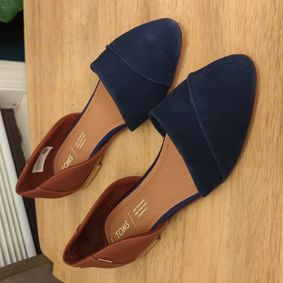 Toms, Navy & Leather Flats, Size 8 & 9 - Picture 2 of 6